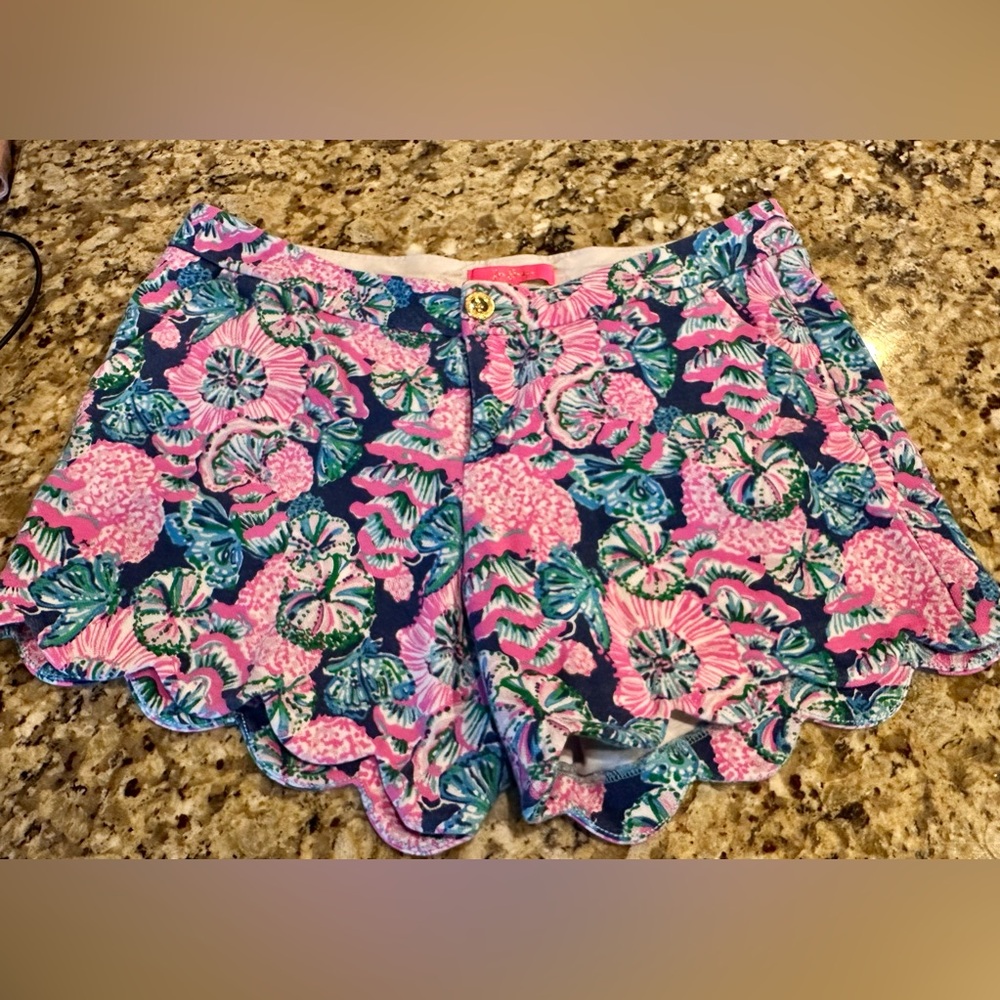 Lilly Pulitzer Pink & Navy Scallop Hemmed Shorts